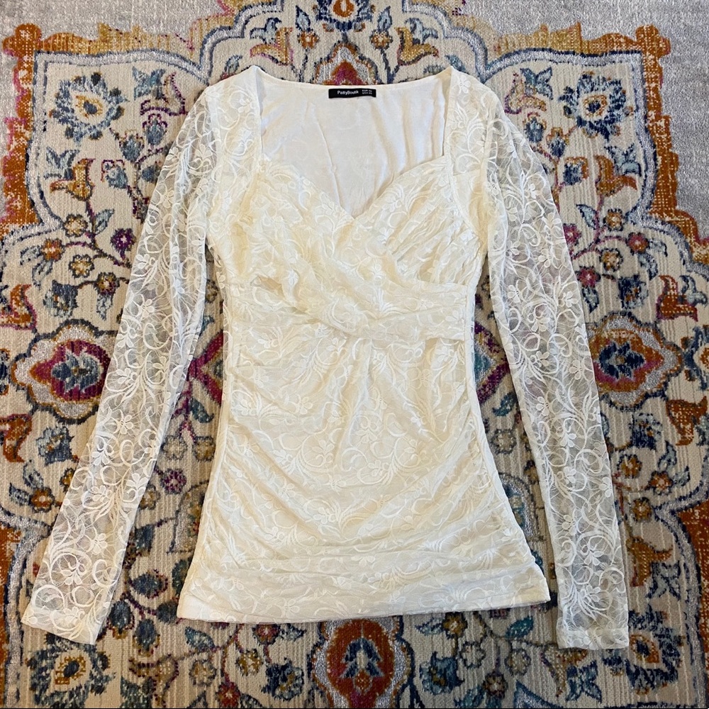 Lacy Long-sleeved Blouse